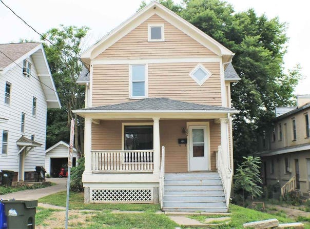 107 S Lucas St, IowaCity, IA 52240