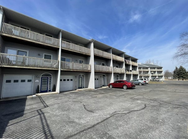 5 River Bluff, Mount Clemens, MI 48043