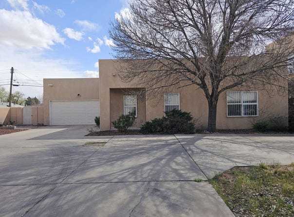 422 PHOENIX Avenue NW, Albuquerque, NM 87107