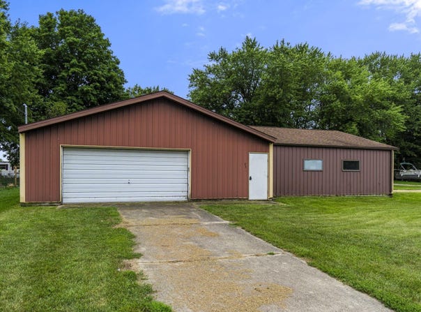 93 W Lakeside Drive, North Manchester, IN 46962