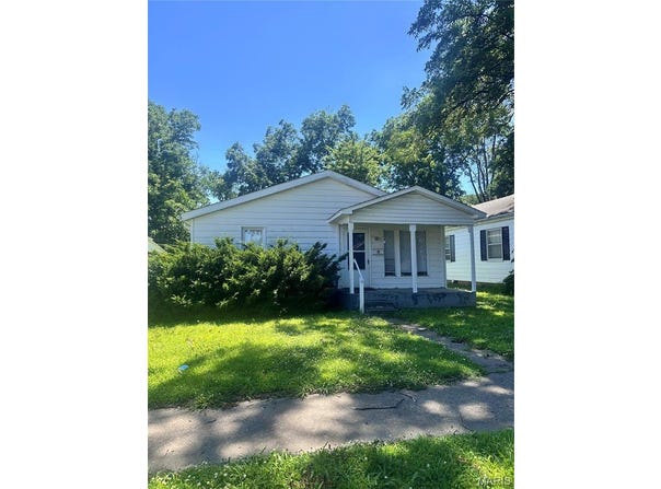 112 W Davidson Avenue, Chaffee, MO 63740