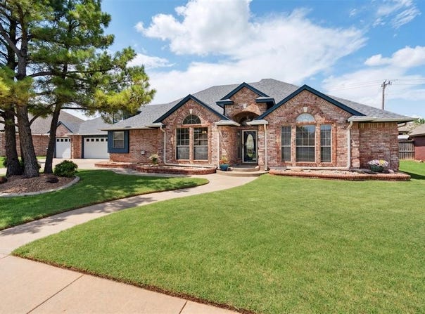 809 W Cabillo Way, Mustang, OK 73064