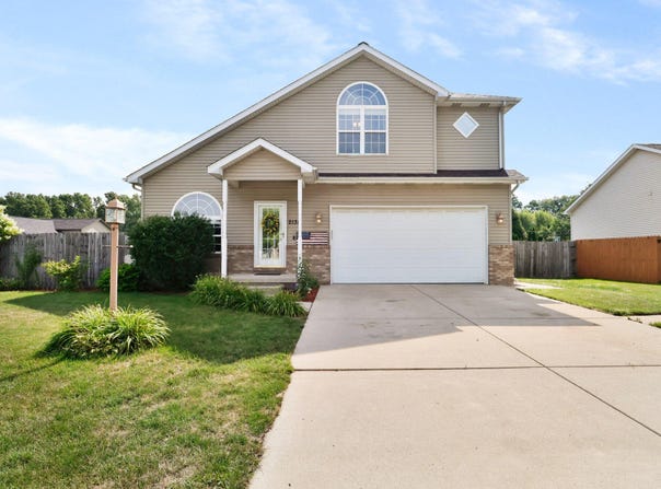 2131 Pepperbush Avenue, Chesterton, IN 46304