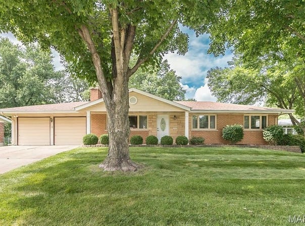 737 Smith Drive, Ballwin, MO 63011