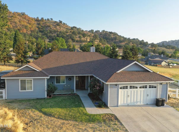 27500 Buckpasser Drive, Tehachapi, CA 93561