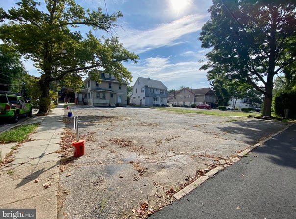 402 S WHITE HORSE PIKE, AUDUBON, NJ 08106