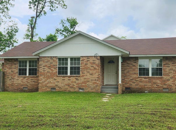 205 N Hubbard, Omaha, TX 75571
