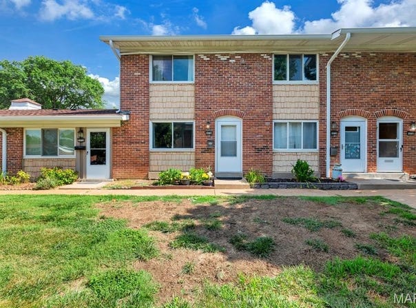 10730 Carroll Wood Way, St Louis, MO 63128