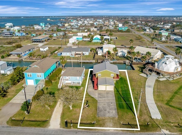 105 Copano Cove Road, Rockport, TX 78382