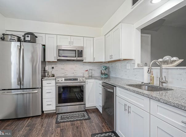 55 CHERRY CIRCLE, BLACKWOOD, NJ 08012