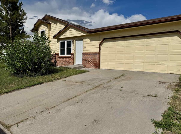 2319 NEAL AVE, Cheyenne, WY 82007