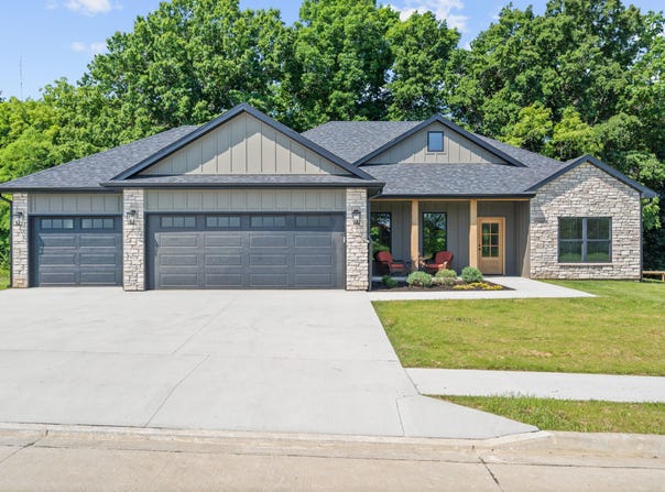 1317 Stonehaven DR, Boonville, MO 65233