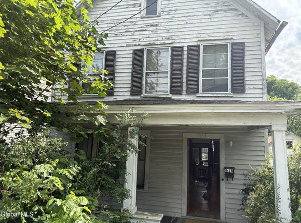 618 Kenwood Avenue, Bethlehem, NY 12054