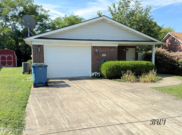 1017 Horse Shoe Dr, Shelbyville, KY 40065