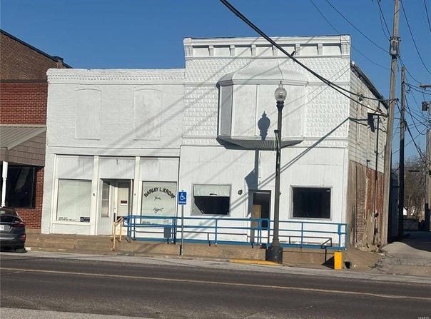 111 S. Center St, Shelbina, MO 63468
