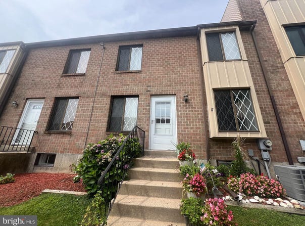 5200 HILLTOP DRIVE, BROOKHAVEN, PA 19015