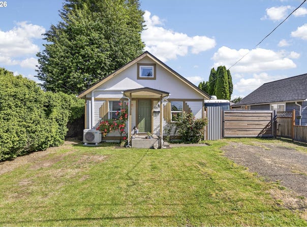 105 INEER St, Kelso, WA 98626