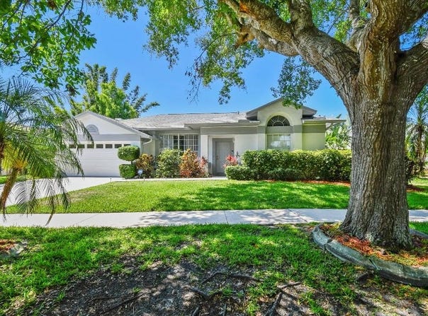 915 BRITTANY PARK BOULEVARD, TARPON SPRINGS, FL 34689