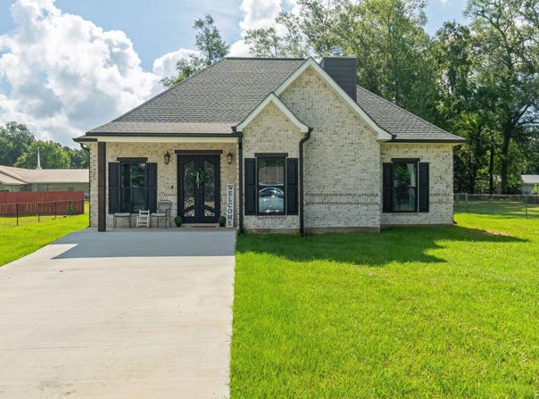 207 S Jackson Ave, Picayune, MS 39466