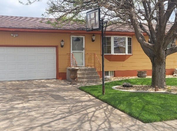 2004 N 10th Street, Garden City, KS 67846