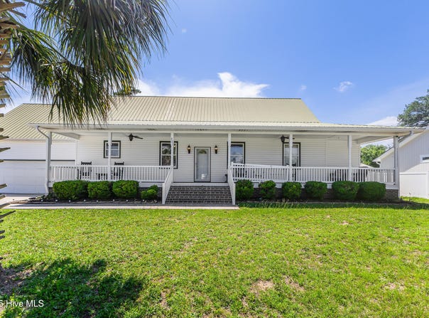 321 NE 60th Street, Oak Island, NC 28465