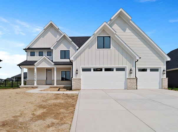 13256 Waterleaf Drive, St. John, IN 46373