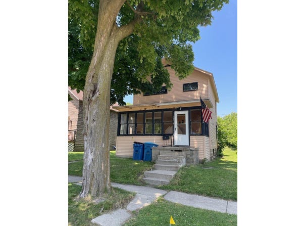 262 5th Street, Manistee, MI 49660