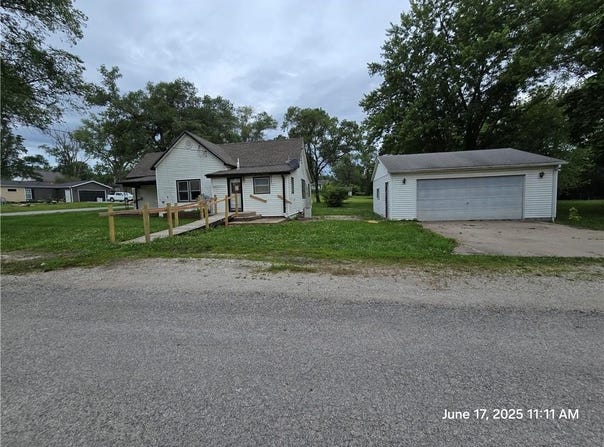 303 E May Street, Clarksdale, MO 64430