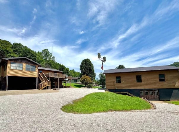 285  Middle Fork, Reedy, WV 25270