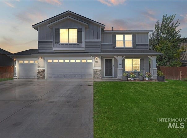 640 SW Nugget St, Mountain Home, ID 83647-5262