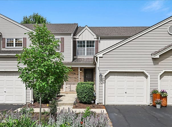 1440 Foxcroft Drive, Aurora, IL 60506