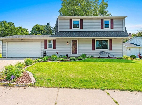 819 EDGEWOOD Drive, GREEN BAY, WI 54311-5203