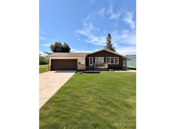 780 White Avenue, Ishpeming, MI 49849