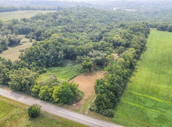 24345 State Avenue, Tonganoxie, KS 66086