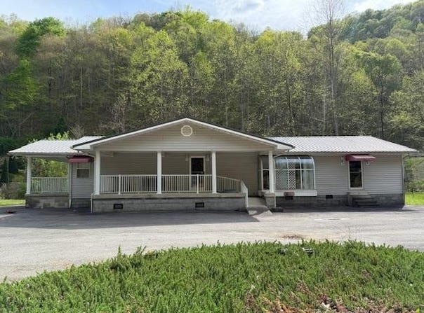 18830 E. Big Creek Rd, Canada, KY 41519