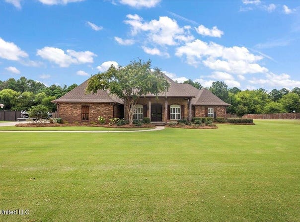 216 Meadowlands Drive, Brandon, MS 39047