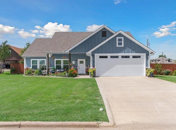 393 E Pennsylvania Avenue, Van, TX 75790