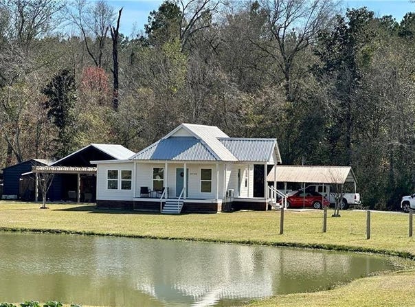 29748 Clinton Threeton Drive, Albany, LA 70711