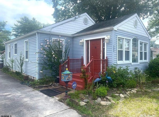 131 W Groveland Ave, Somers Point, NJ 08244