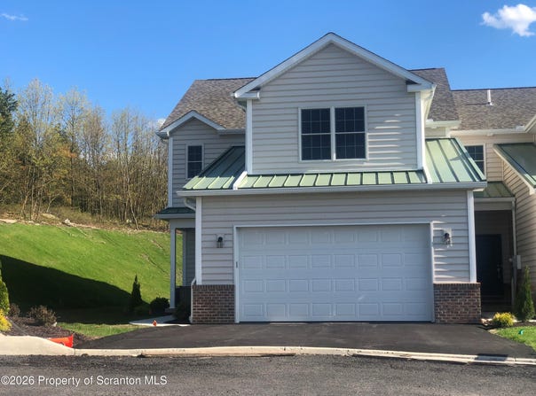 3701 Sinclair Close S, Moosic, PA 18507