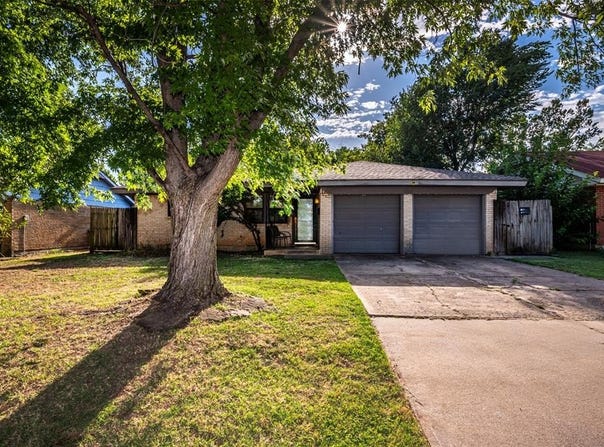 1121 Harrington Drive, Moore, OK 73160