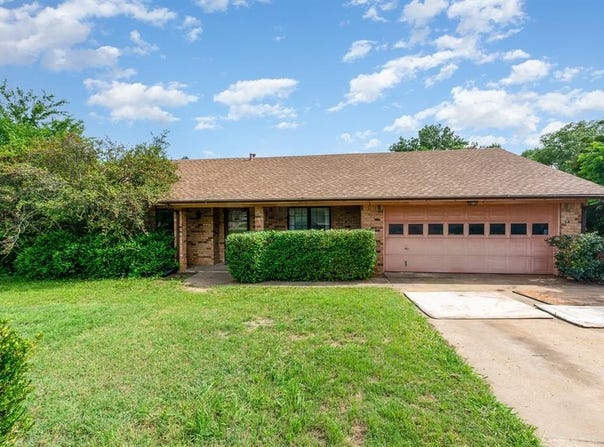 107 Russell Drive, Highland Village, TX 75077