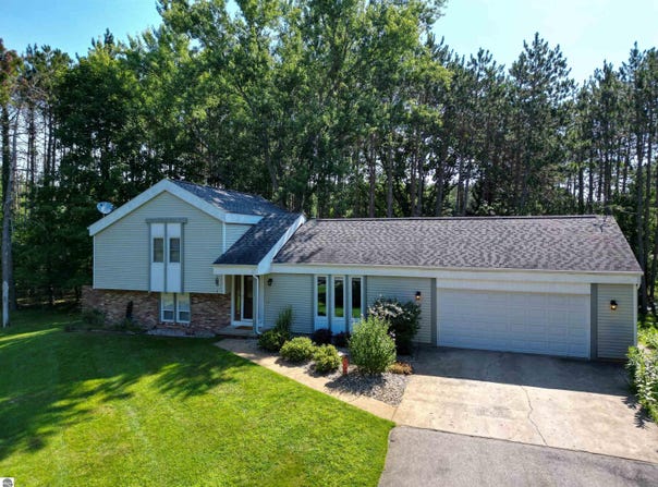 4055 Arrow Drive, Mt Pleasant, MI 48858