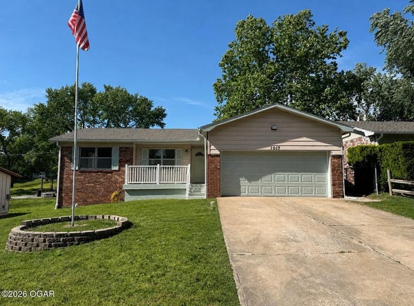 1017 Ash Street, Carthage, MO 64836