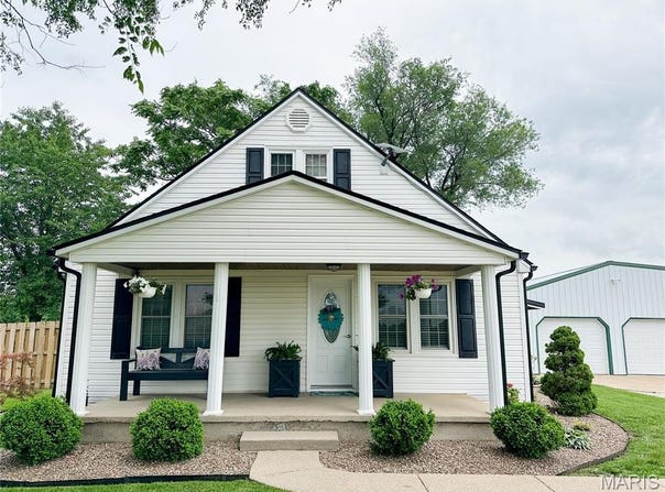 660 County Road 621, Linn, MO 65051
