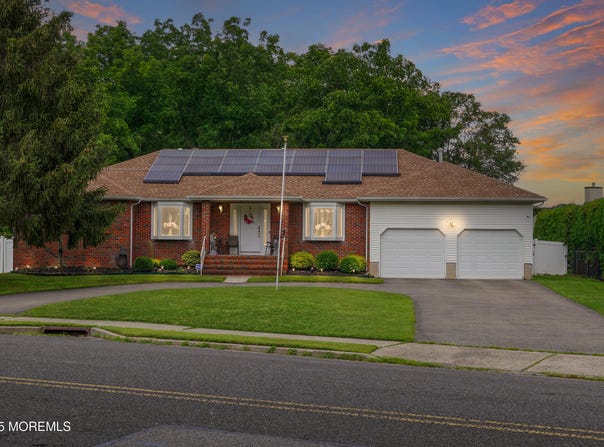 13 New Friendship Road, Howell, NJ 07731