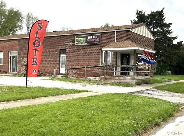207 W Central Avenue, Benld, IL 62009