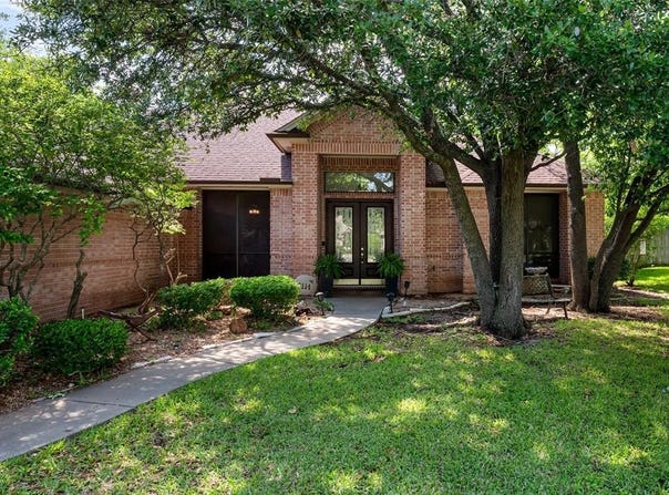 6114 Westover Drive, Granbury, TX 76049