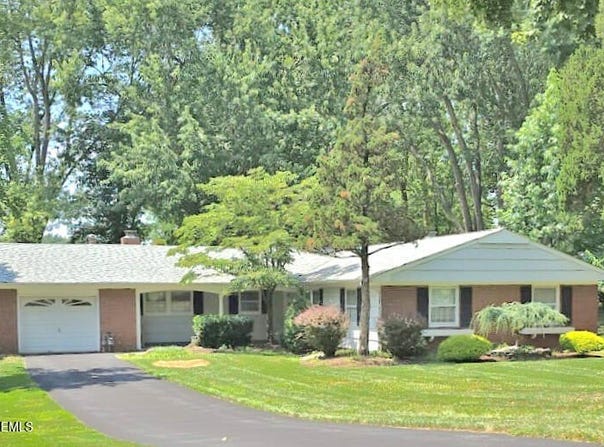 7 Mcintosh Lane, Manalapan, NJ 07726