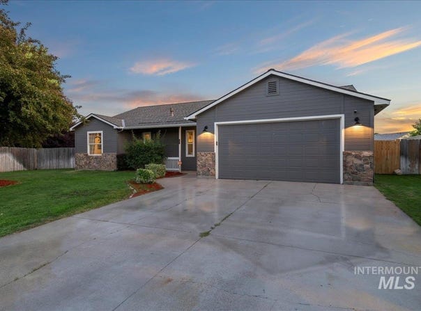 1451 Chelsey Cir, Mountain Home, ID 83647